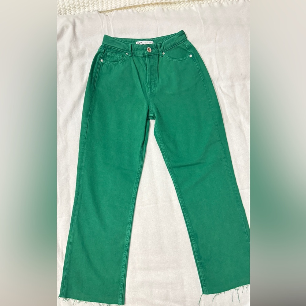 Zara Women’s Straight Jeans in Vibrant Green